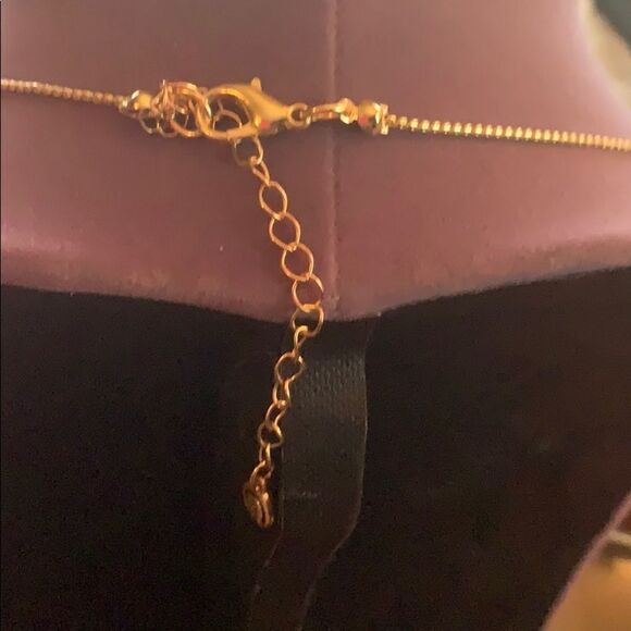 Peak gold necklace and earring set - Picture 6 of 6